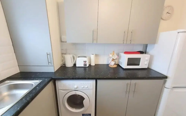 2-bed Flat With Superfast Wi-fi DW Lettings 9WW