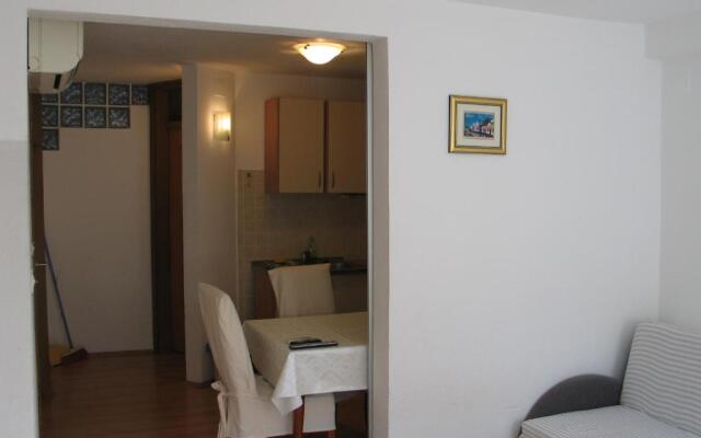Apartments MIME - Small House