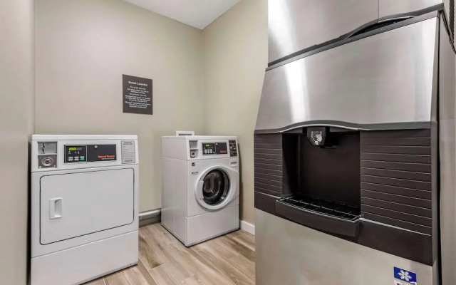 Super 8 Freeport Me/L.L.Area