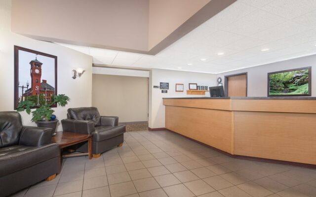 Super 8 Menomonie WI