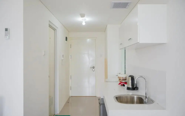 Comfy and Cozy Studio Silk Town Apartment