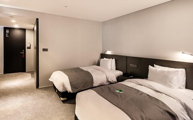 WesternLife Hotel