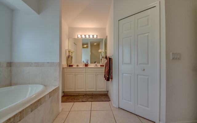 Villazo Ann - Roelens Vacations