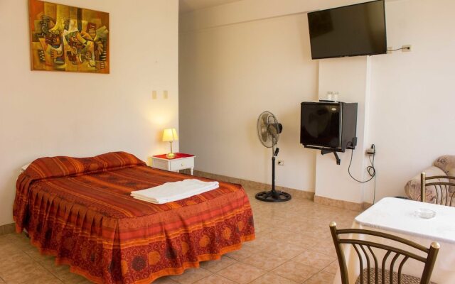 Las Poncianas Hotel