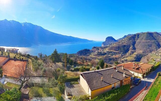 Casa Palanca Lake view apartment by Gardadomusmea