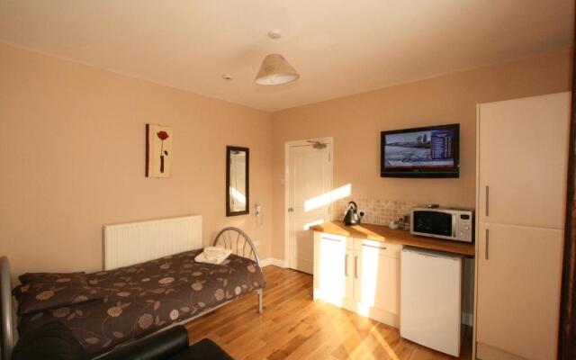 Central Studios Gloucester Road by Rooms Booked - Free Parking