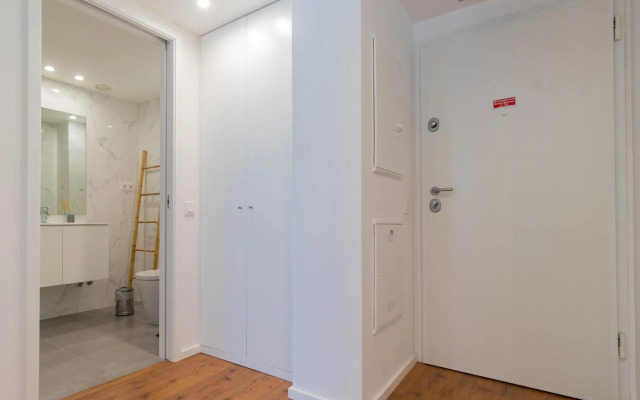 Stunning Apartment w/ Free Parking by LovelyStay