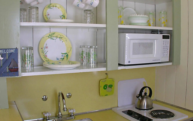 Moontide Motel Cabins & Apartments