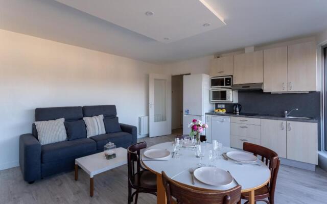 Le Mancini - Parking et Terrasse