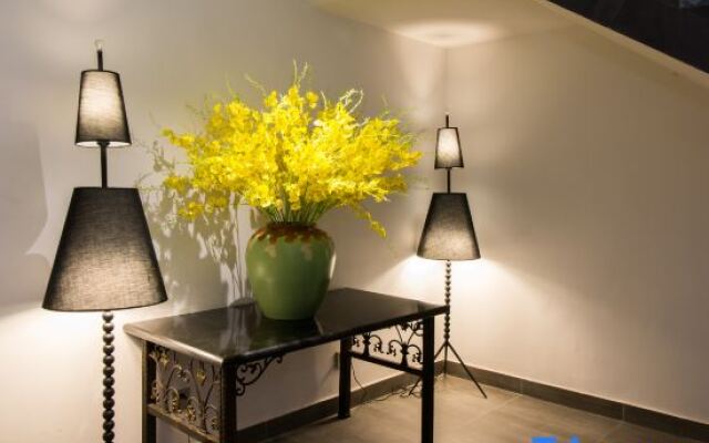 Qingli River Mountain Hotel (Yangshuo Xianggongshan Branch)