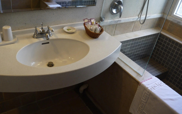 Hua Ge Hot Spring Hotel