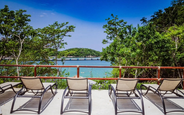Binniguenda Huatulco & Beach Club