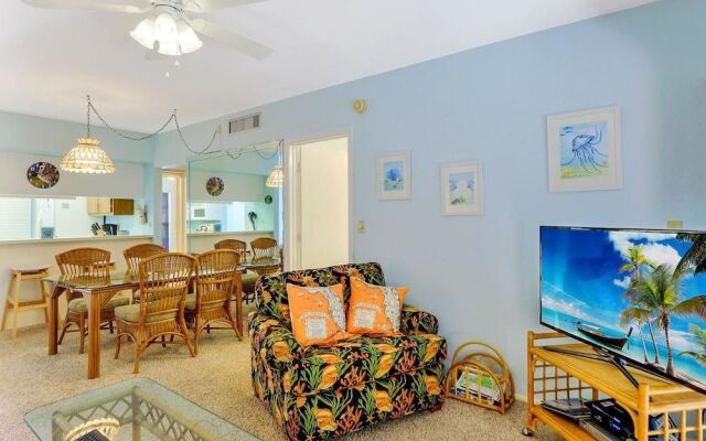 Relaxing Condo With two Pools and Steps to Beach