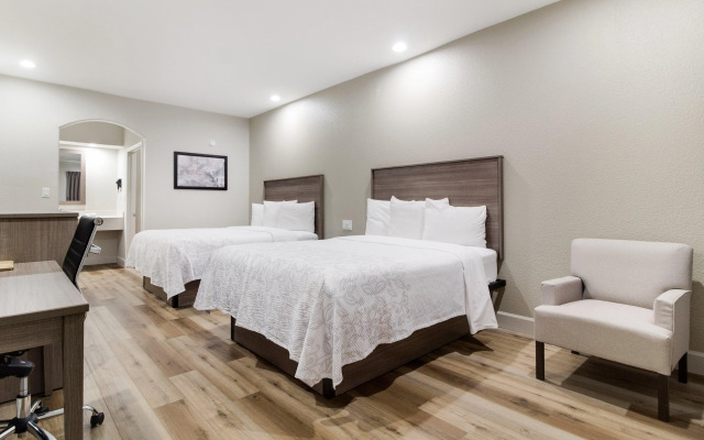 Red Roof Inn Plus+ Galveston - Beachfront