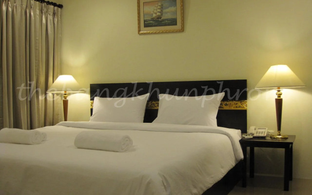 The Bang Khun Phrom Suites