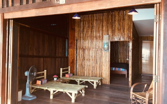 River House at Wat-Yai