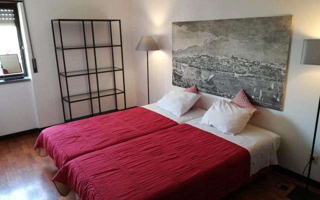 Sintra/Colares Beach House with Mountain View