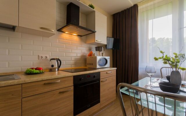 Какаду на проспекте Александровской фермы д. 8