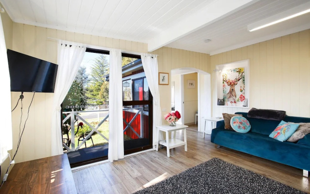 Tullys Hut - Walk to Hikes, Waterfalls, Views