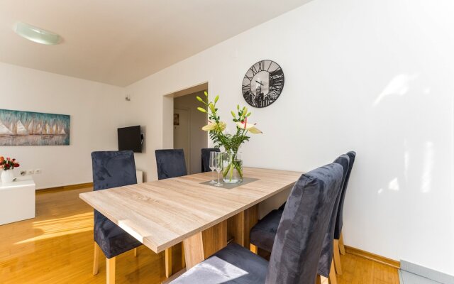 Summer Breeze Apartments