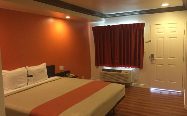 Motel 6 Gardena