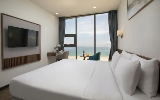 Mangata Beachfront Hotel