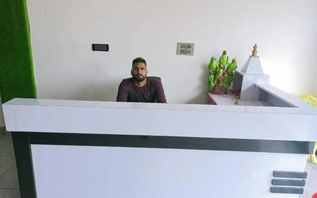 Spot On 93289 Hotel Akshat