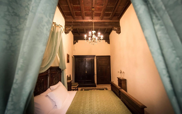 All'ombra della Torre