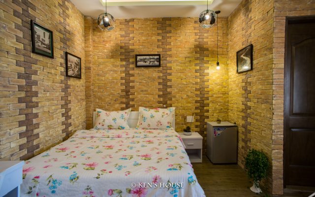 Ken's Backpackers Hotel