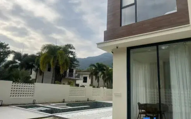 Xile Holiday Villa (Hailing Island Poly Yintan Branch)