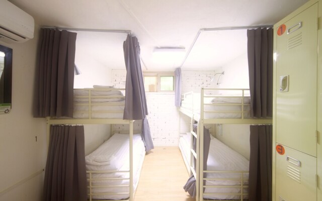 N guesthouse Itawon - Hostel