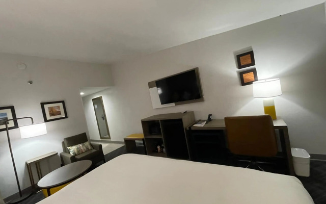 Comfort Inn & Suites Syracuse-Carrier Circle