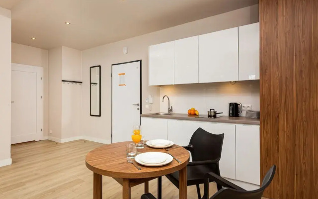 Apartments Warsaw Magazynowa by Renters