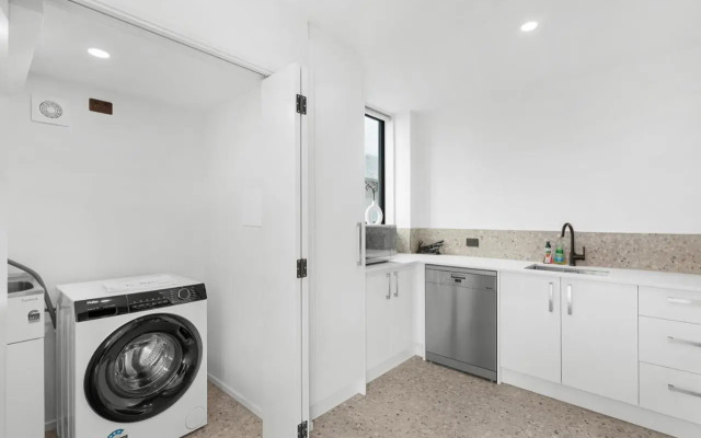 Deluxe Downtown Residence 3 Bed 3 Bath