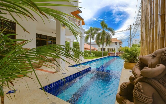 Pool villa  4 BR walking to Beach HV