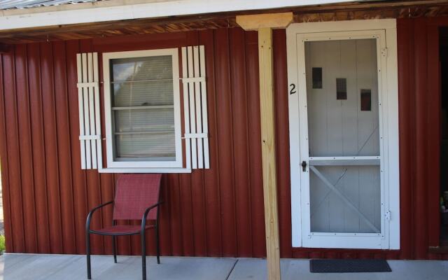 Two Rivers Motel and Cabins