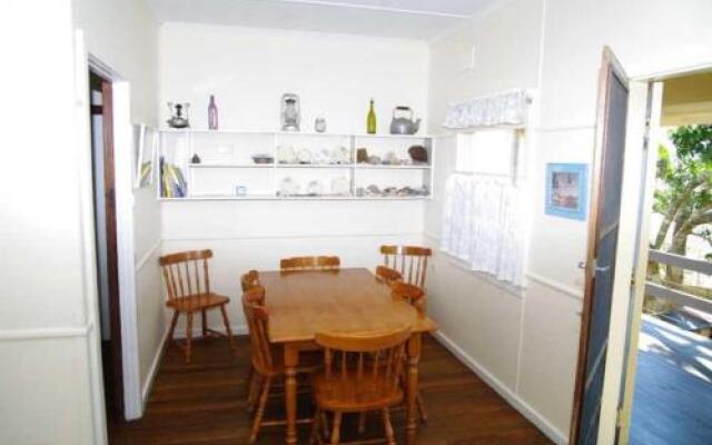 Lorikeet Retreat, 11 Hodgson Street