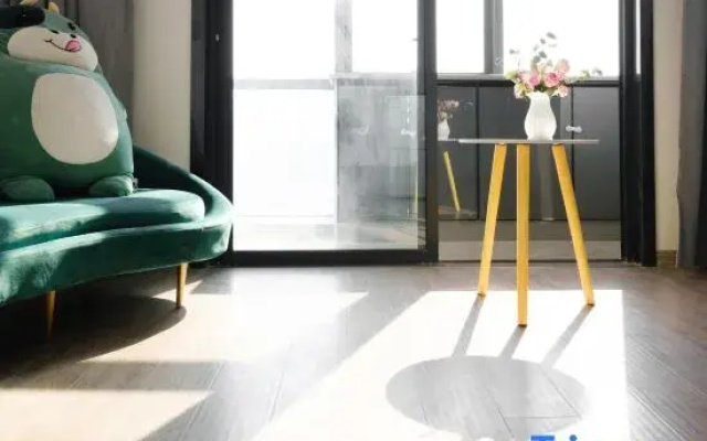 Yongyi Smart Apartment (Nanning Zoo Subway Station Store)