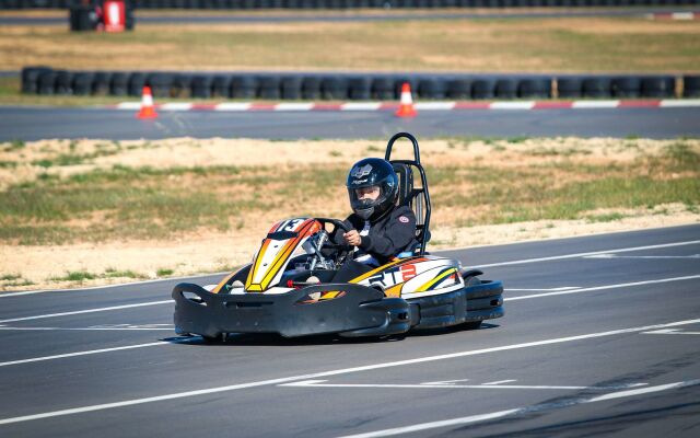 Rydges Pit Lane Hotel