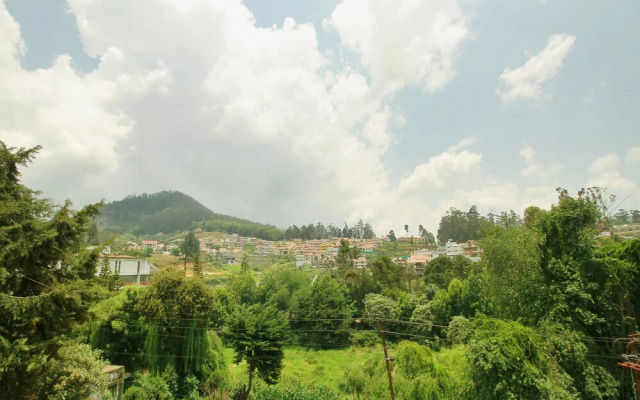 The Greenery - Holiday Inn by OYO Rooms