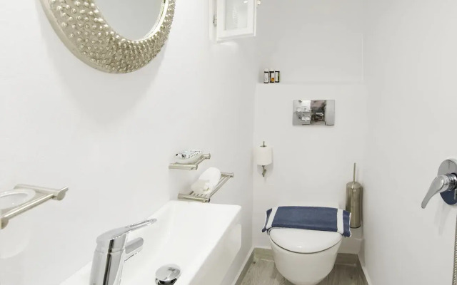 Hyperion Oia Suites