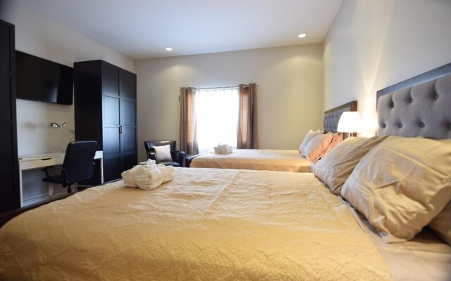 The Lion Inn & Suites