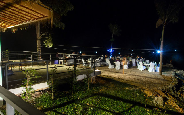 Sanctuary Nam Ngum Beach Resort
