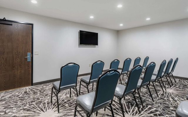 Comfort Inn & Suites Tualatin - Lake Oswego South