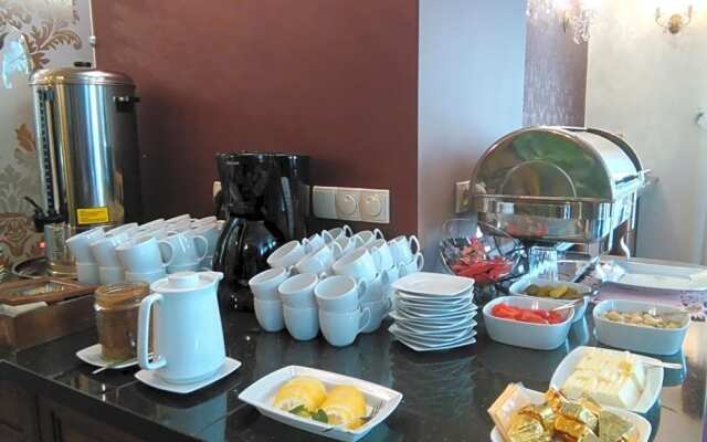 Paria Hotel