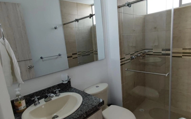 Hermoso apartamento con piscina (alberca).