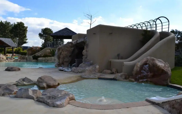 Pearl Valley Hotel by Mantis