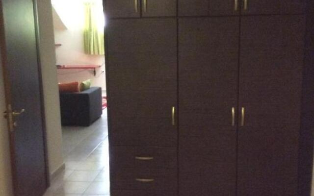 Modern Basement Apartment Gio Ii