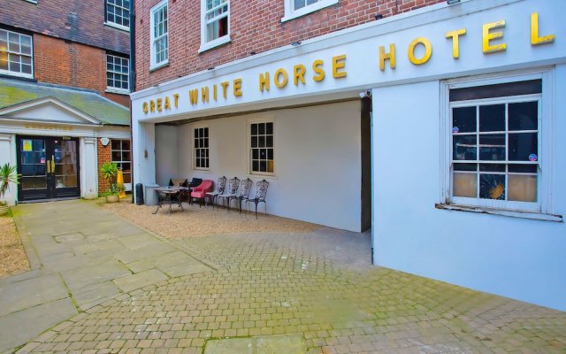 OYO Great White Horse Hotel