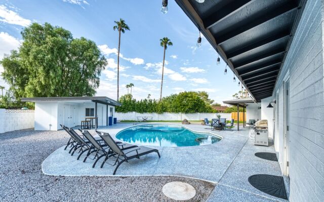 3BR Sleeps 8 Pool Putting Green BQQ Large Island!